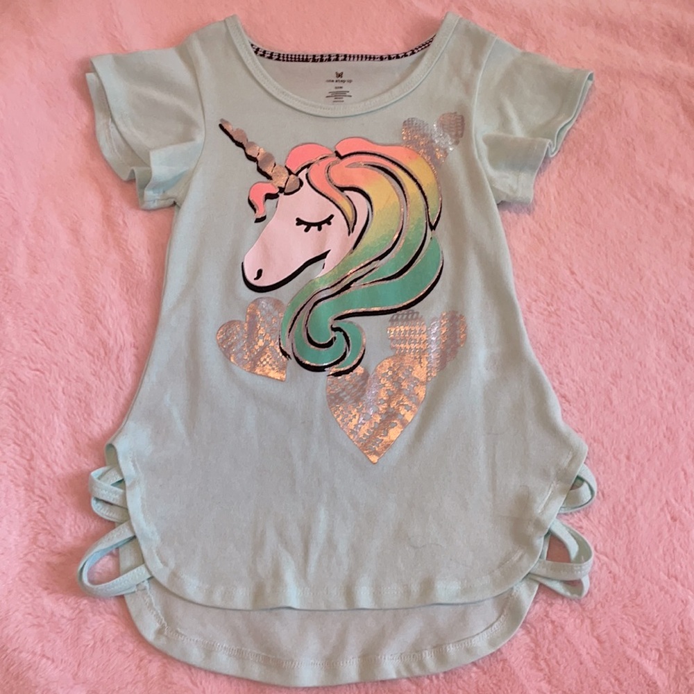 Kids teal shirt with unicorn. The brand is one step up as shown in the images.